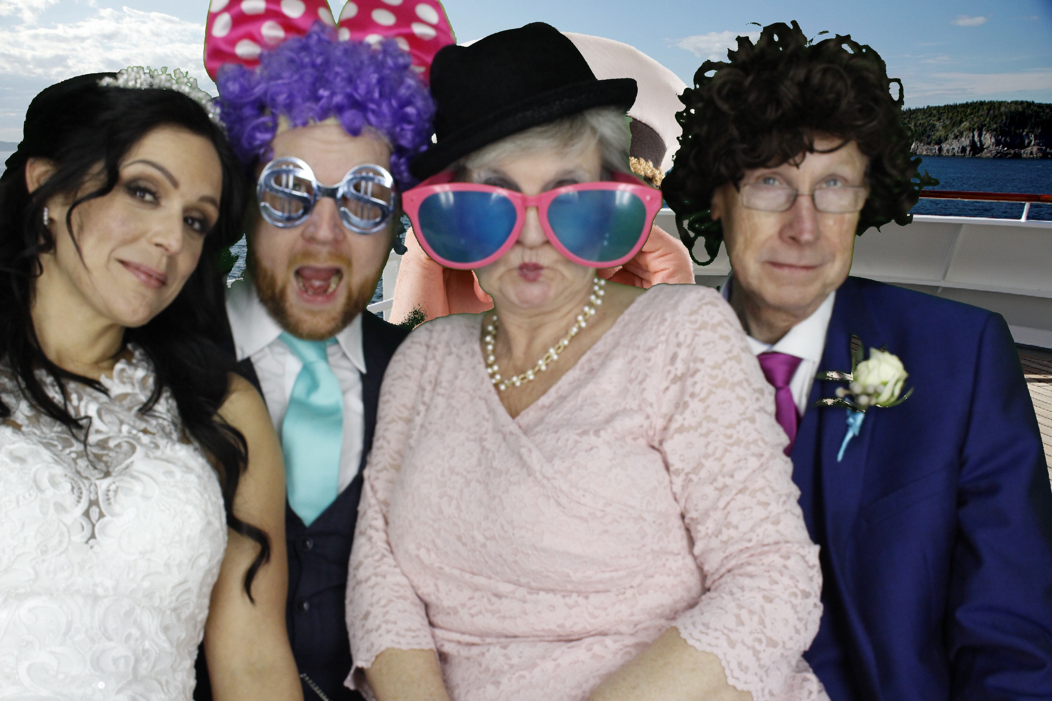 Mr & Mrs Mills | View more photos from the event at gallery.myphotoboothexperience.co.uk/u/MyPhotoBoothExperienceLtd/Mr-Mrs-Mills